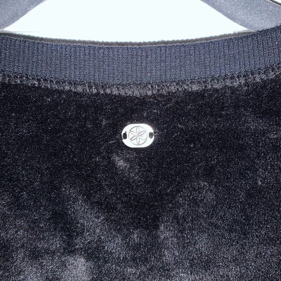 GAIAM Plush Cozy Women's Pullover Black
Size medium - Picture 7 of 11